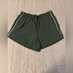 Lululemon - Lightweight High Rise Relaxed Short With Liner - Legacy Green/White